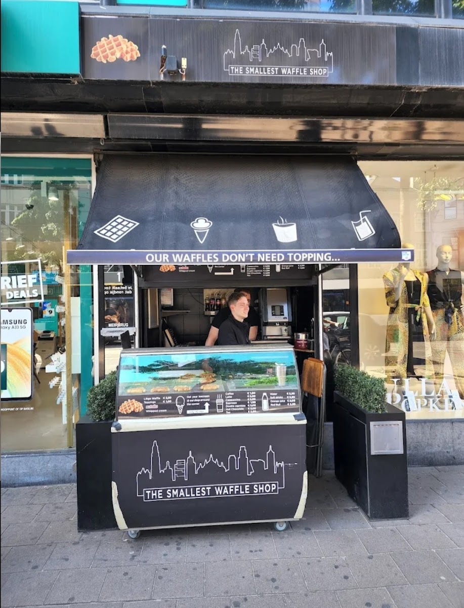 The Smallest Waffle Shop In The World-4